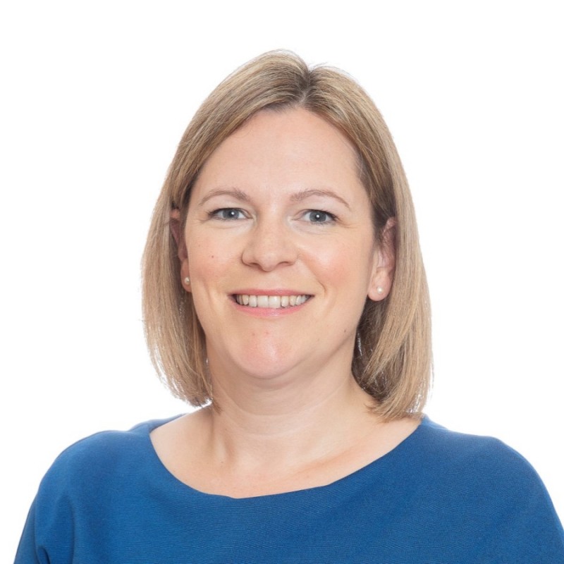 LucindaSmith_Headshot_Keyed